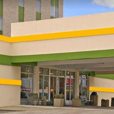 Elkins Inn And Suites Esterno foto